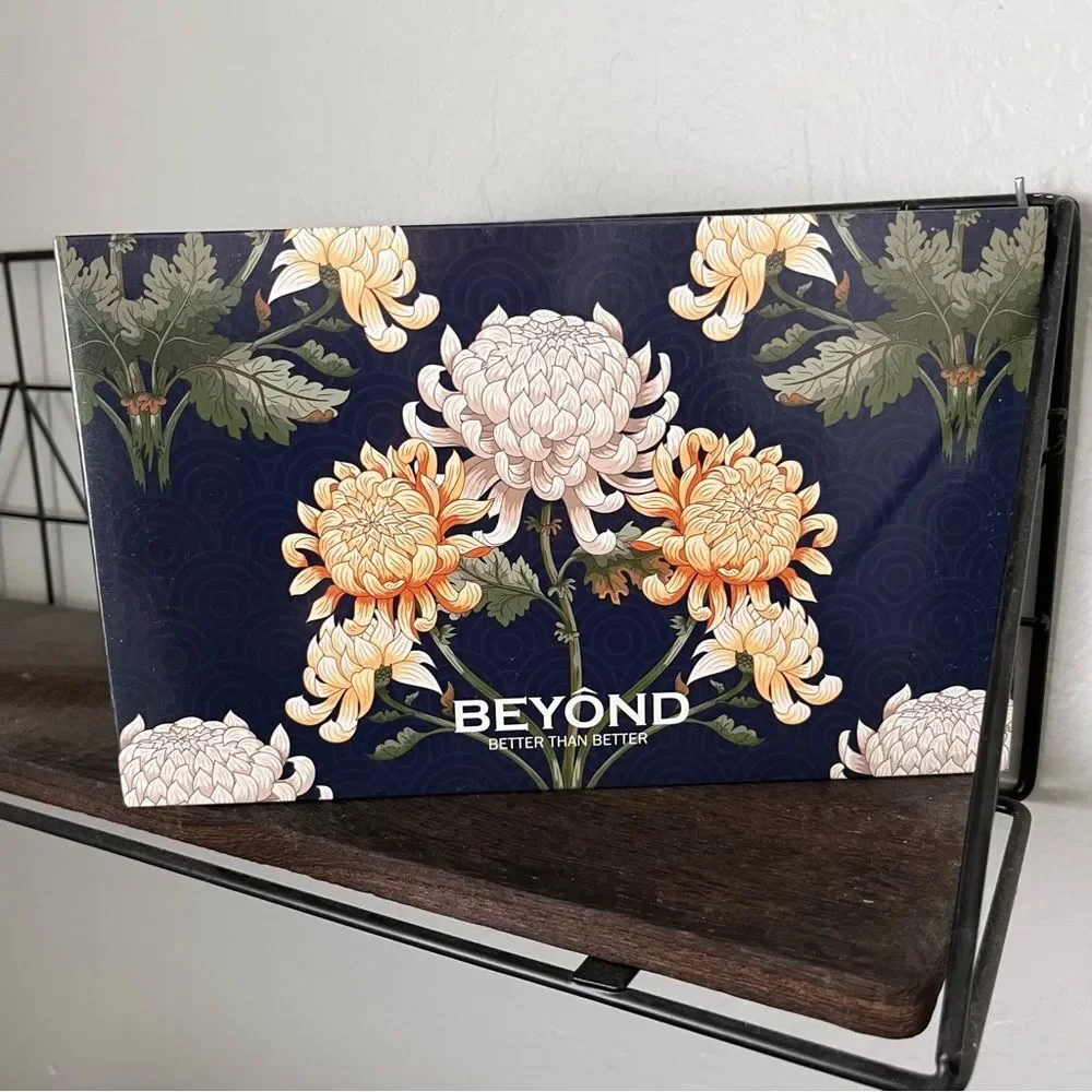 Beyond Daisy Chain Shimmer and Matte Eyeshadow Palette